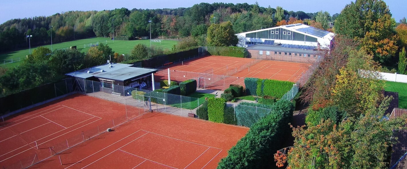 Die Tennisanlage des FC Neuwarmbüchen Die Tennisanlage des FC Neuwarmbüchen